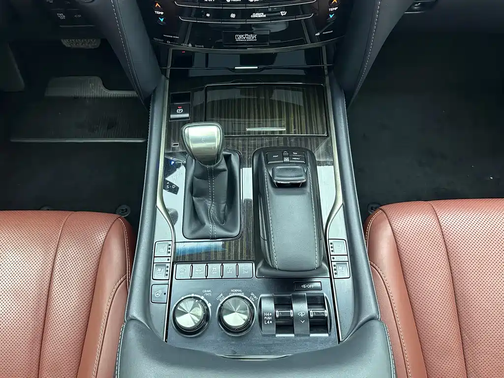 Lexus LX — фото 17
