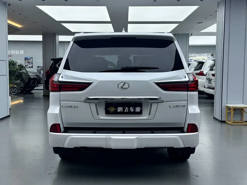 Lexus LX — фото 3