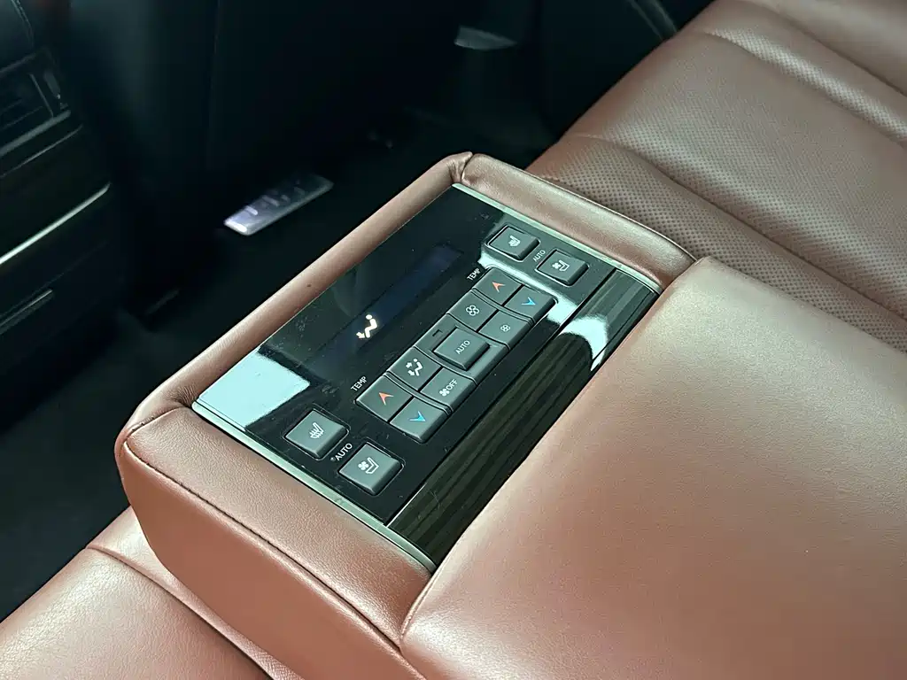 Lexus LX — фото 21