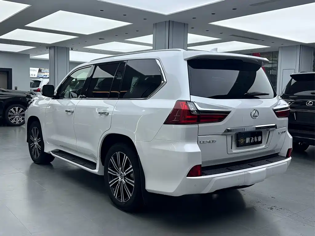 Lexus LX — фото 23