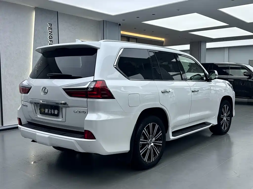 Lexus LX — фото 24