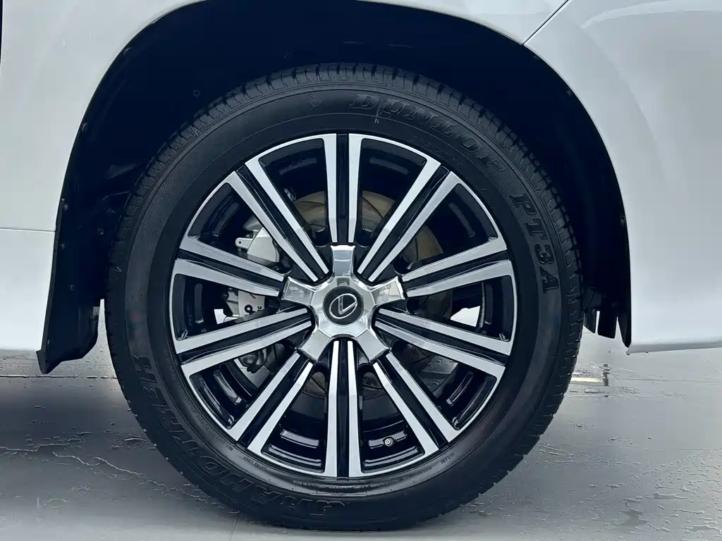 Lexus LX — фото 25