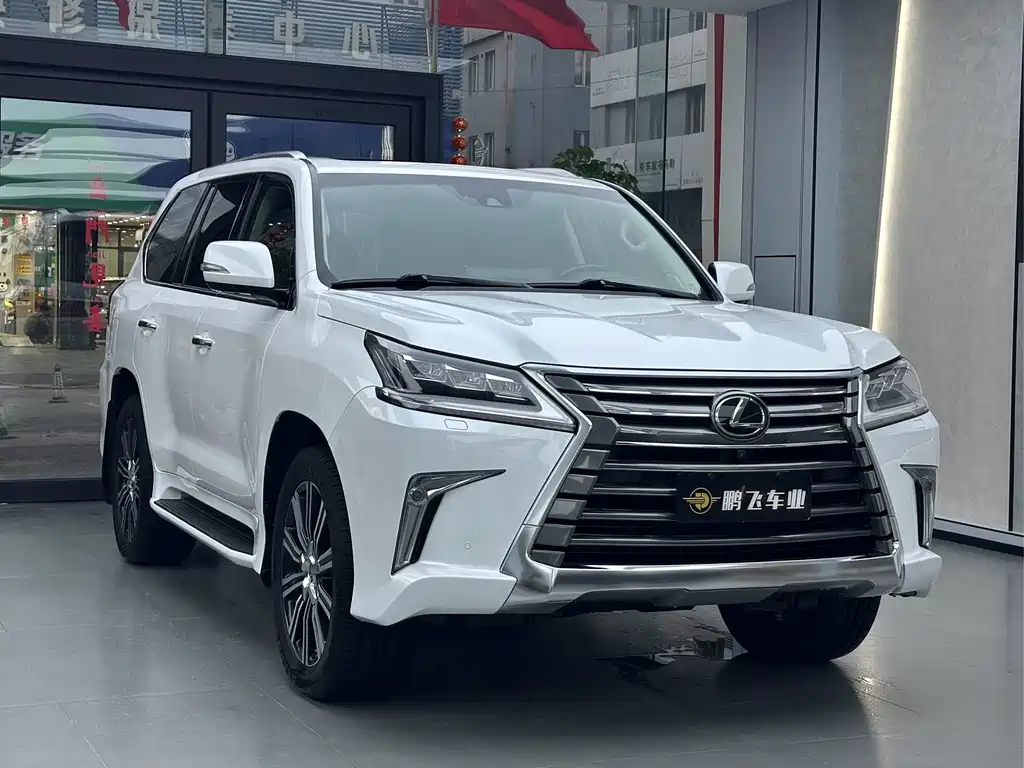 Lexus LX — фото 10