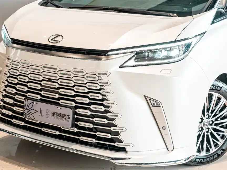 Lexus LM — фото 21