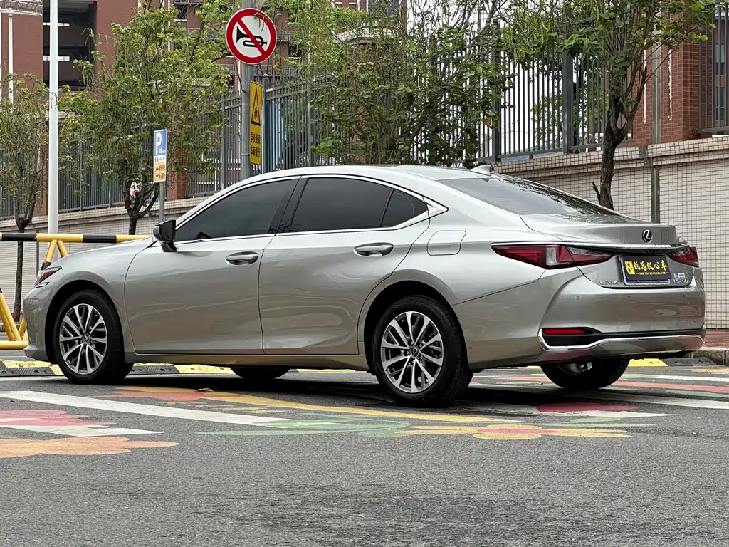 Lexus ES — фото 4