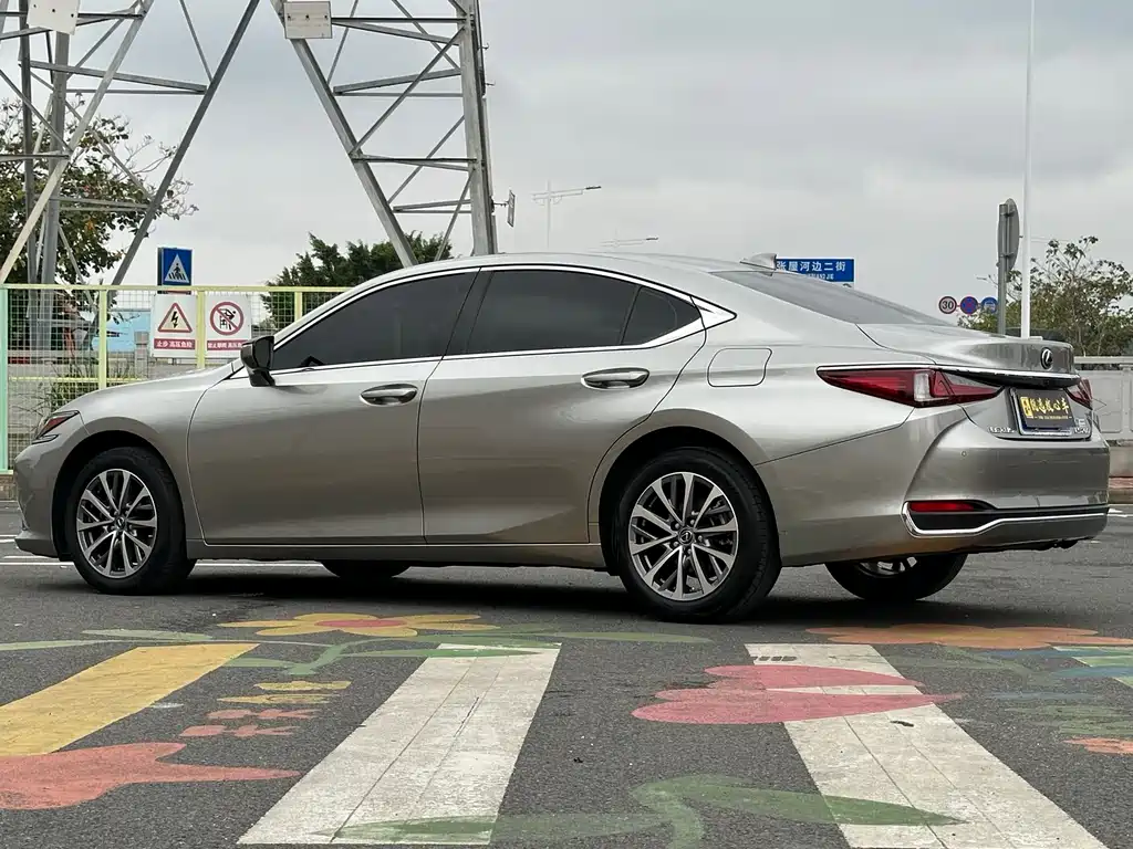 Lexus ES — фото 6