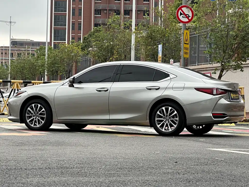 Lexus ES — фото 7