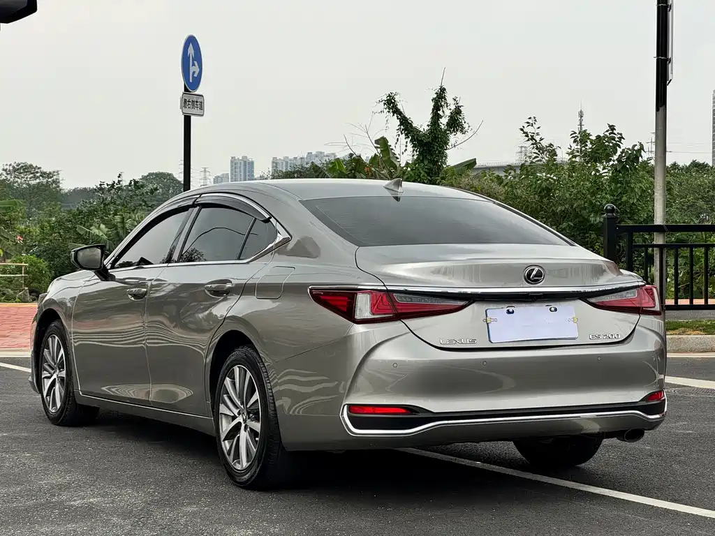 Lexus ES — фото 7