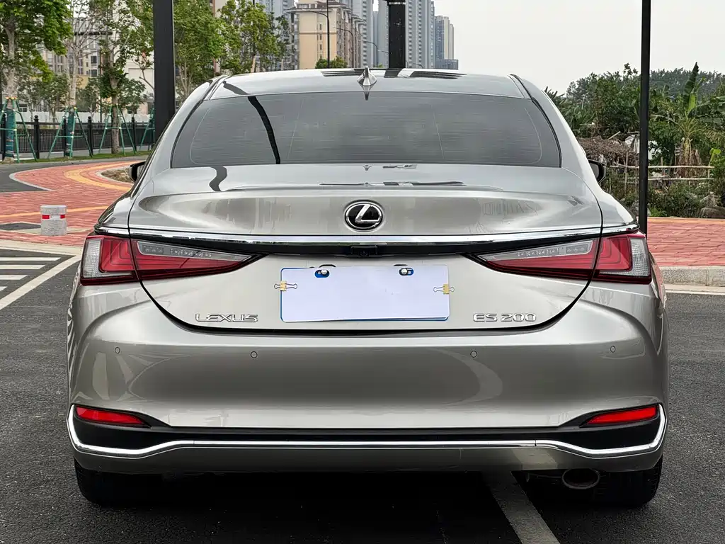 Lexus ES — фото 10