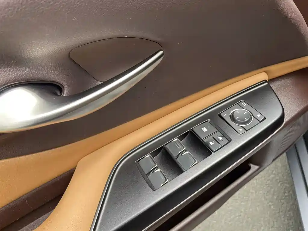 Lexus ES — фото 15