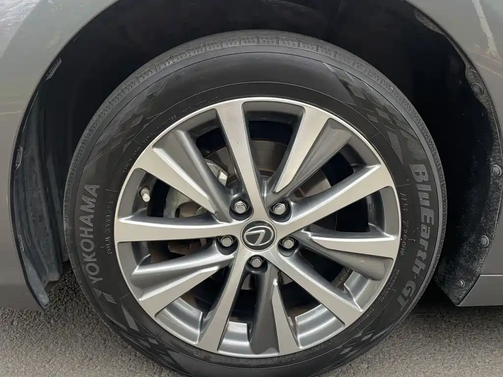Lexus ES — фото 10