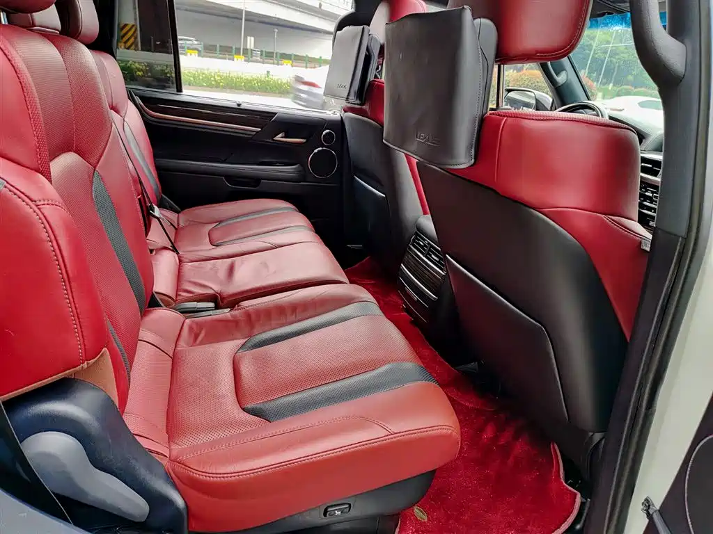 Lexus LX — фото 10