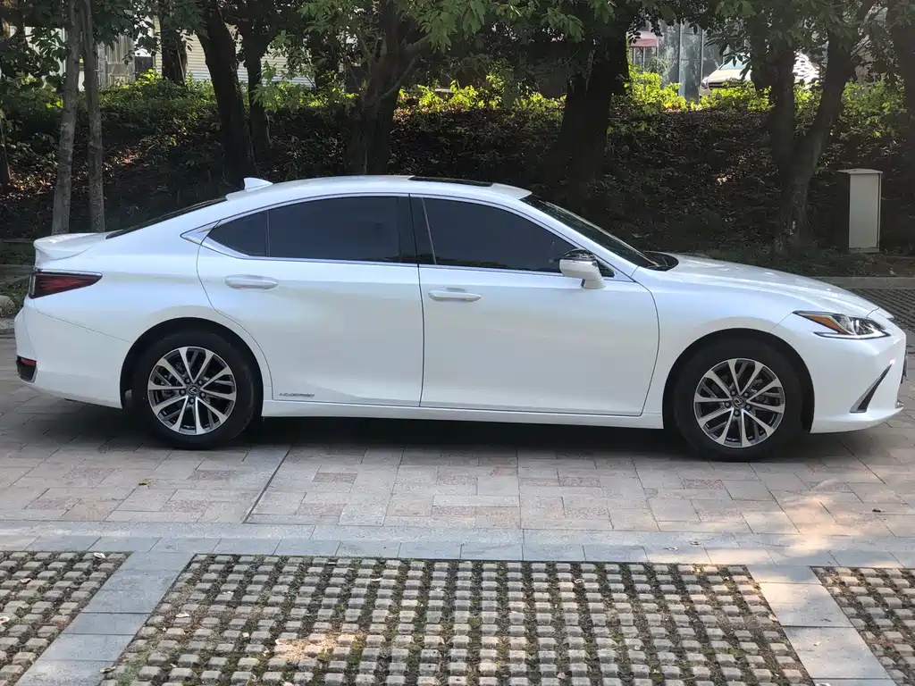 Lexus ES — фото 5