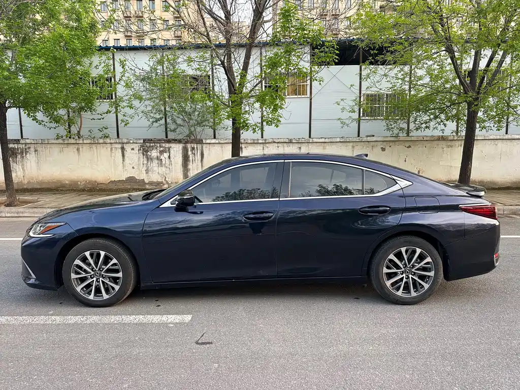 Lexus ES — фото 11