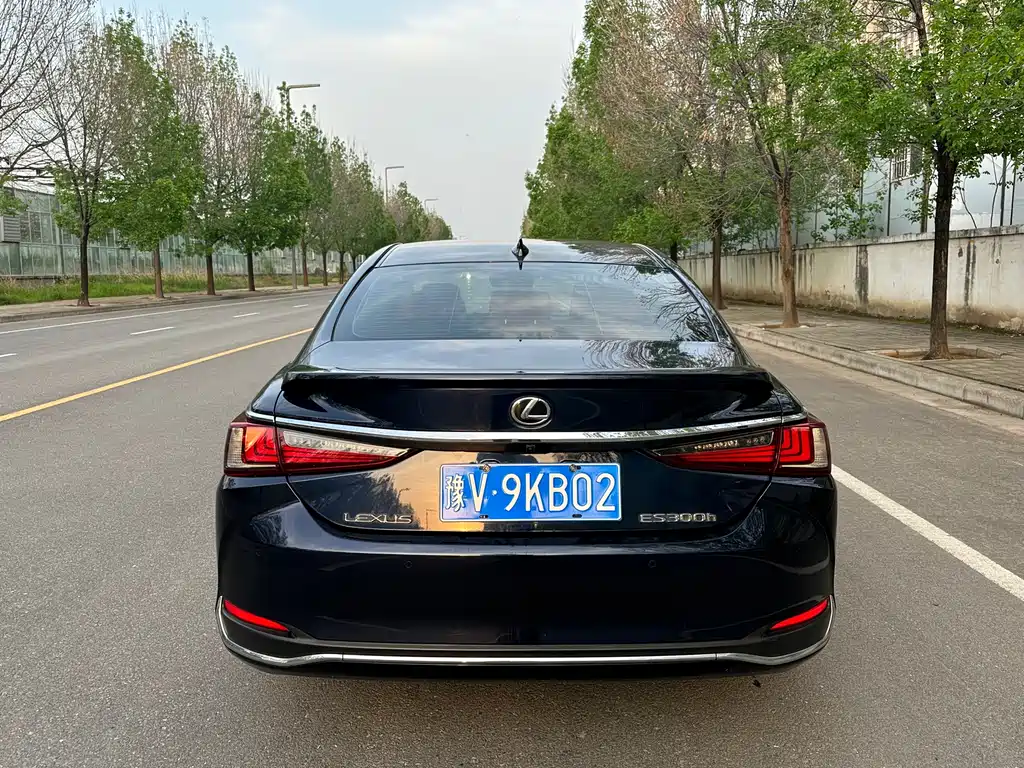 Lexus ES — фото 14