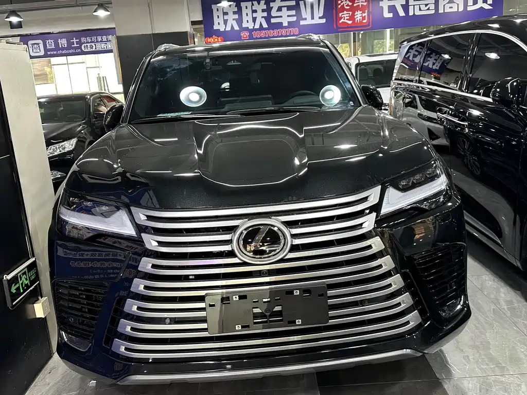 Lexus LX — фото 2