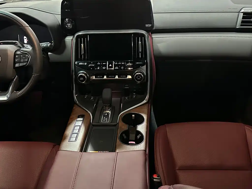 Lexus LX — фото 7