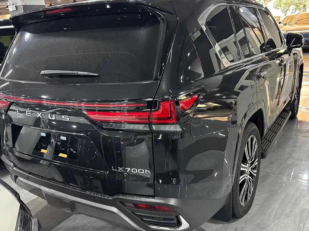 Lexus LX — фото 10