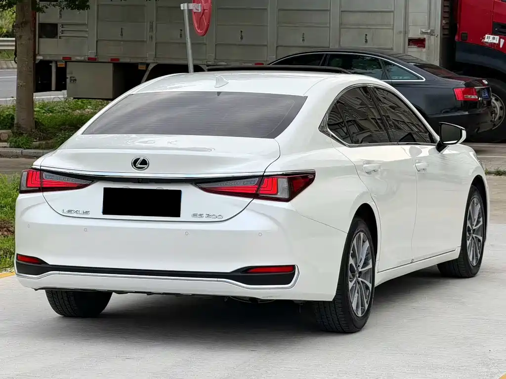 Lexus ES — фото 9