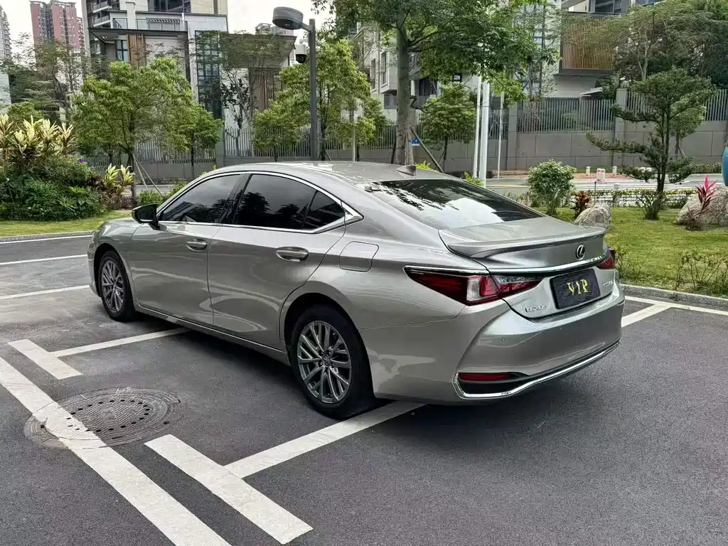 Lexus ES — фото 7