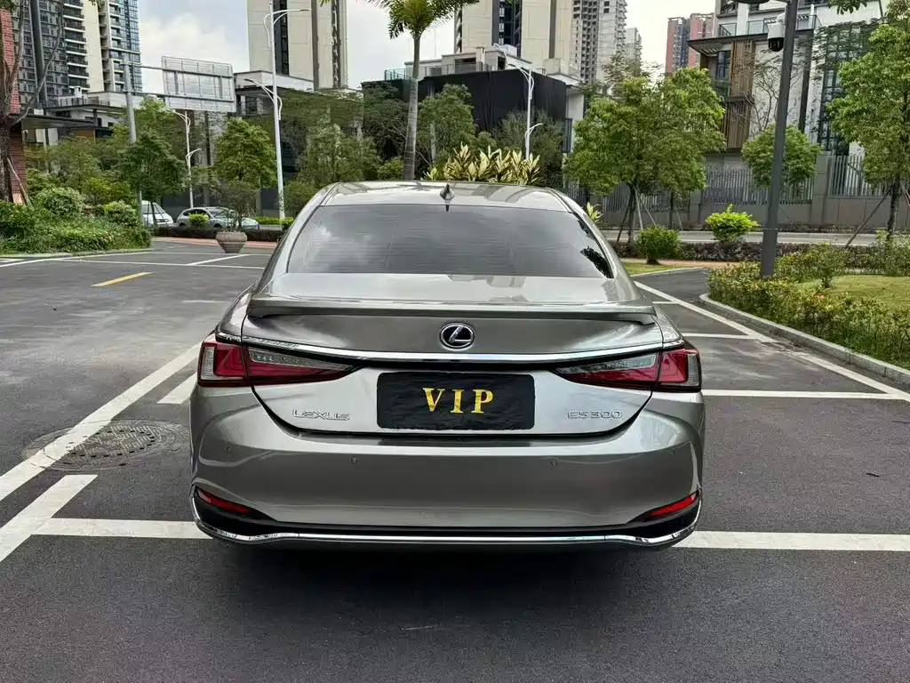 Lexus ES — фото 8