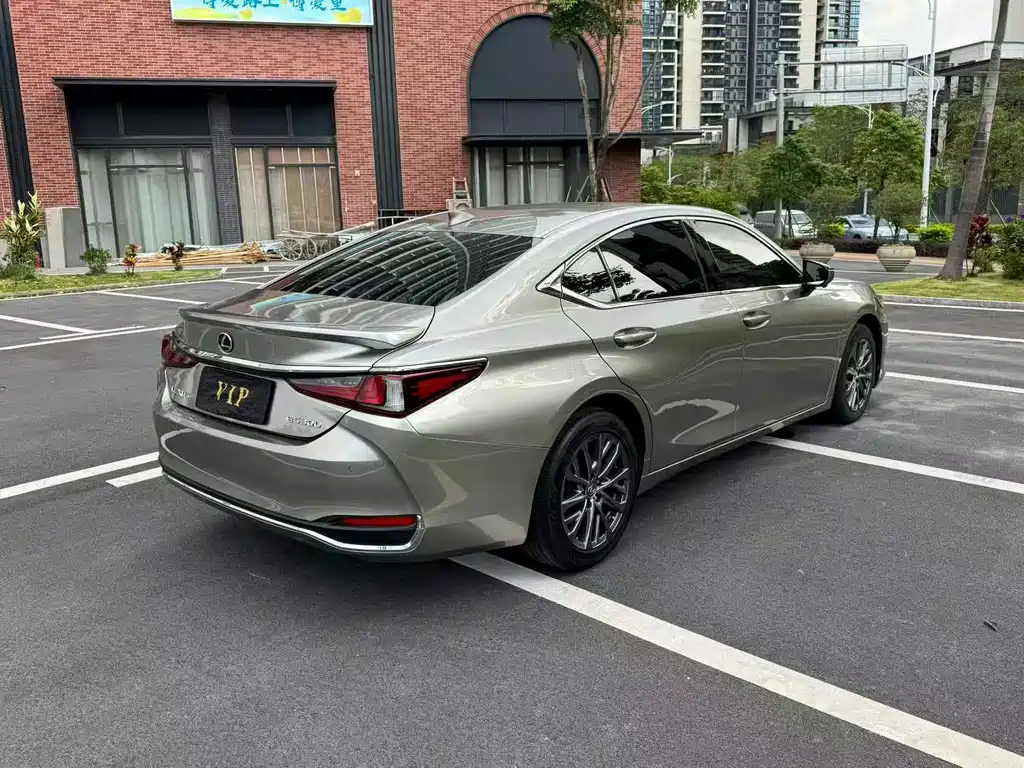 Lexus ES — фото 9