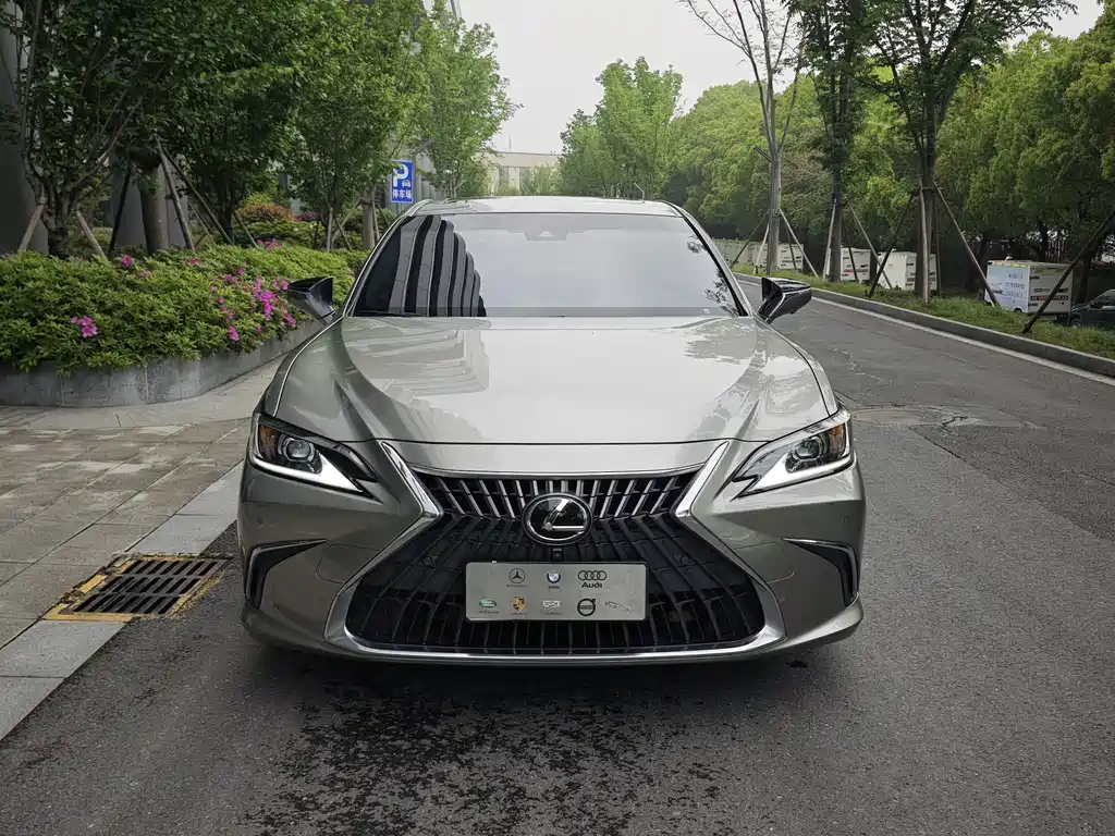Lexus ES — фото 2