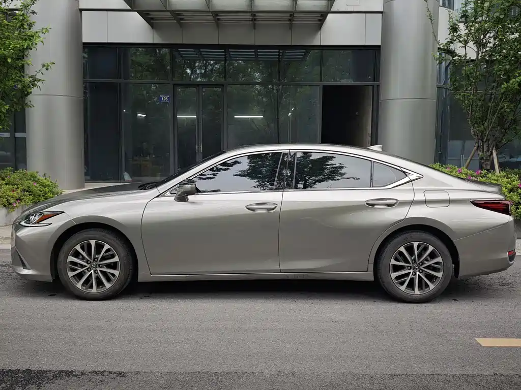 Lexus ES — фото 4