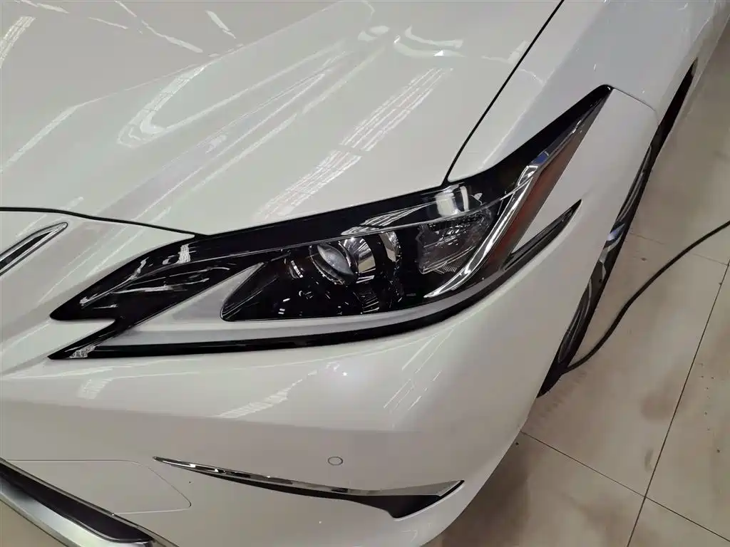 Lexus ES — фото 18