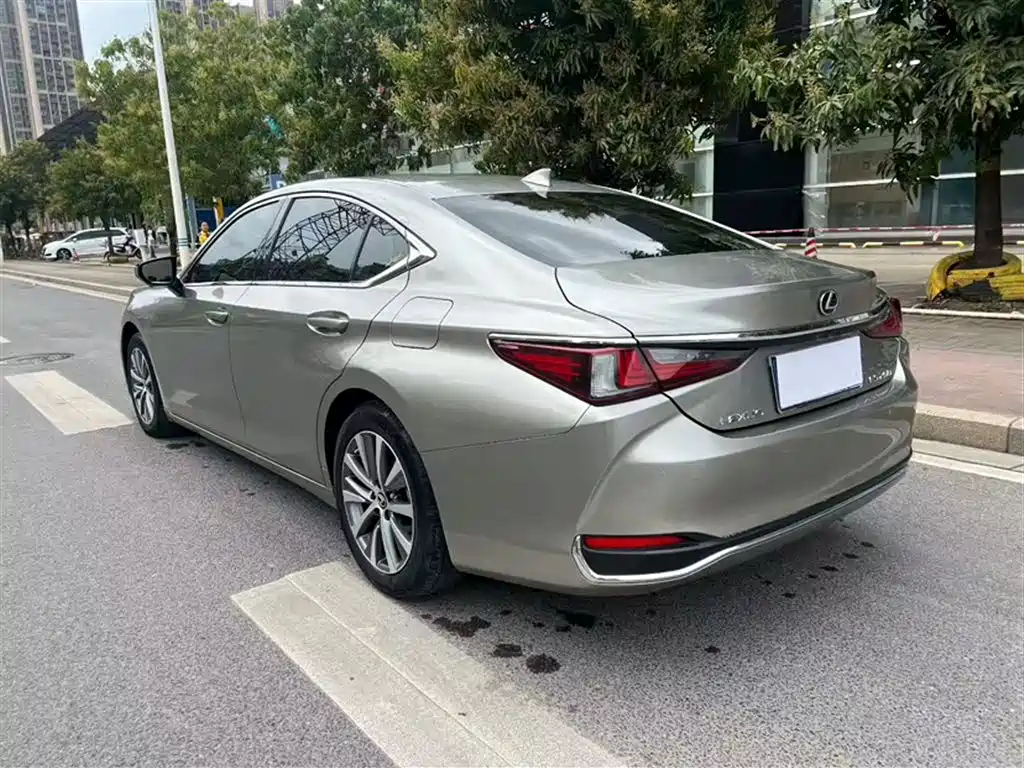 Lexus ES — фото 23