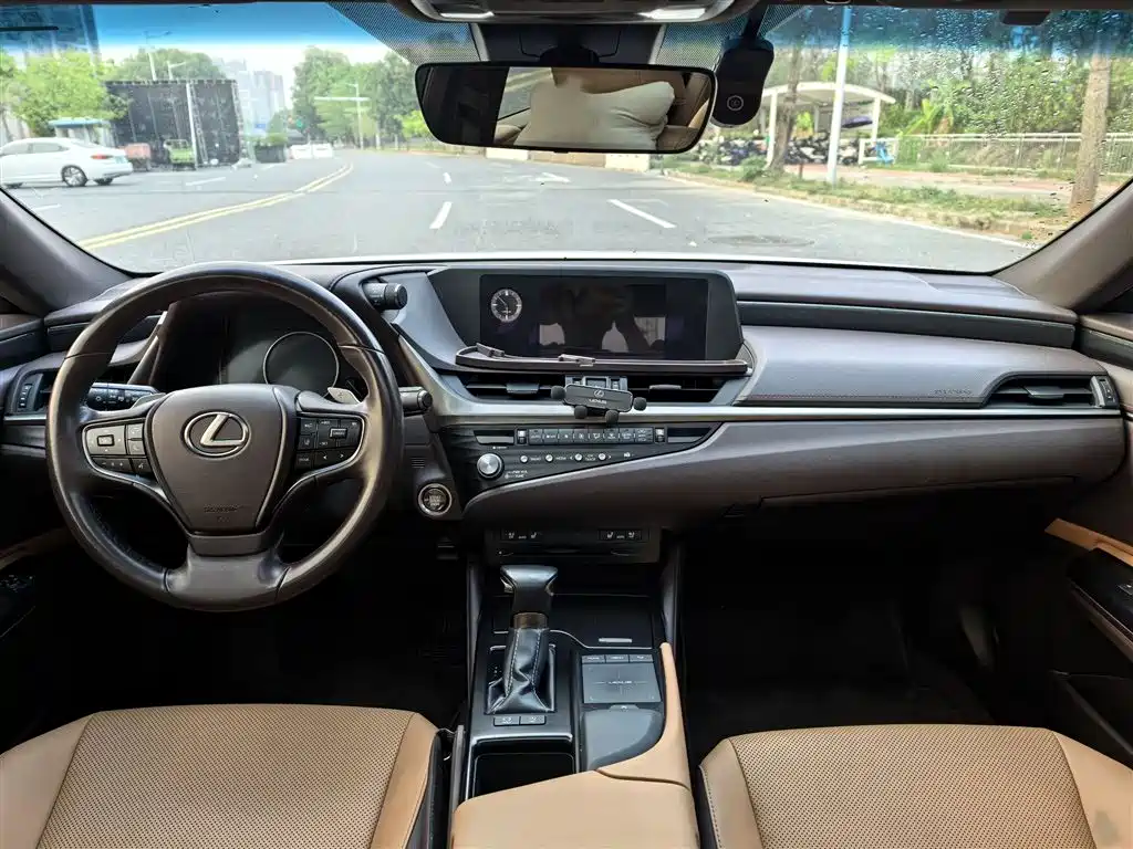 Lexus ES — фото 14