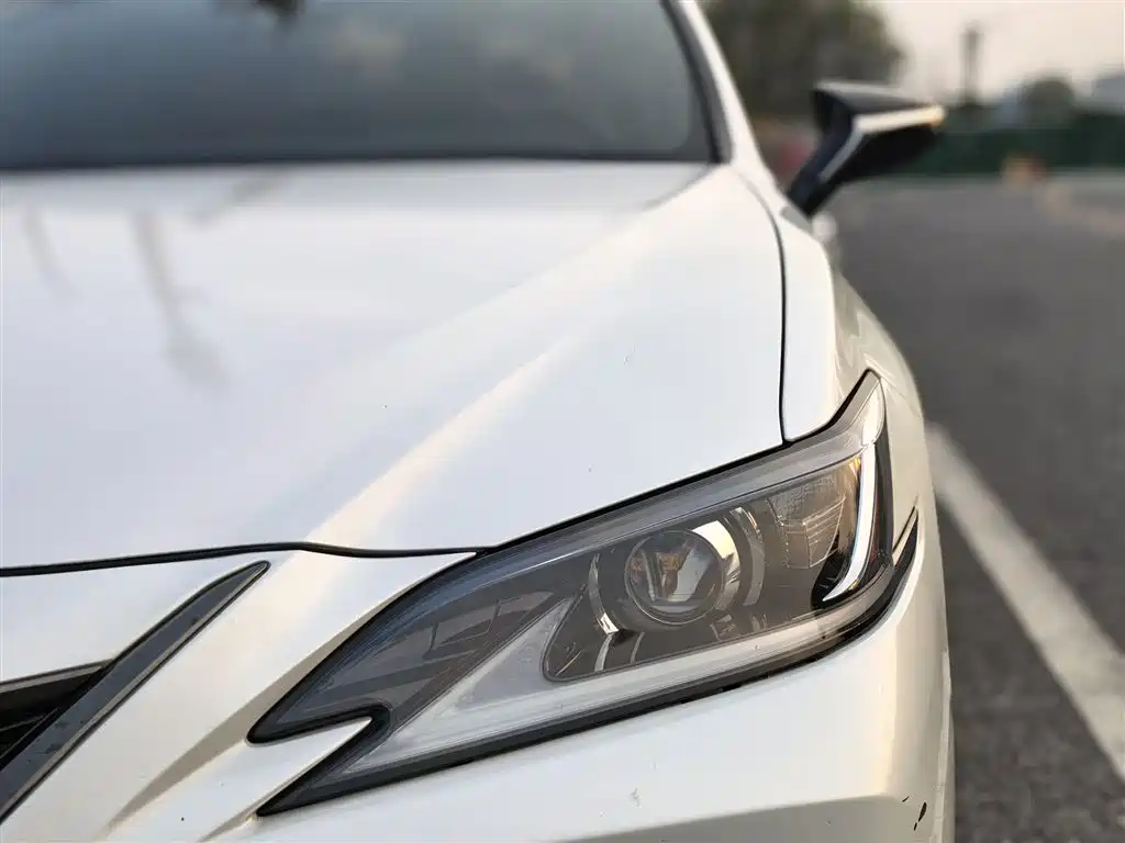 Lexus ES — фото 15