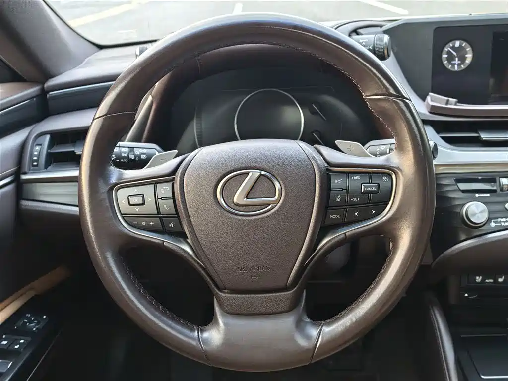 Lexus ES — фото 3