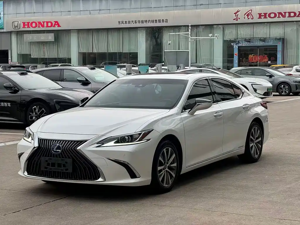 Lexus ES — фото 3