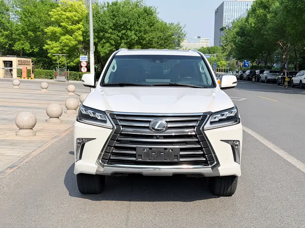 Lexus LX — фото 2
