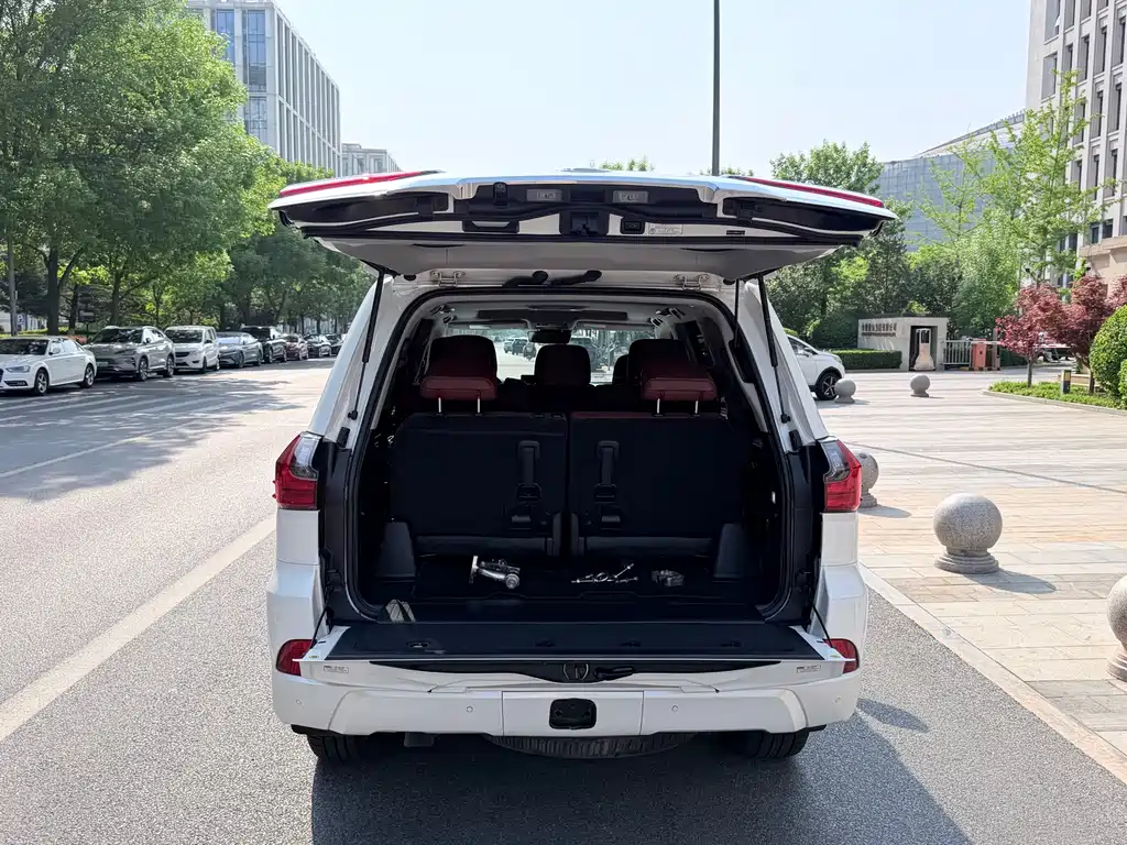 Lexus LX — фото 20