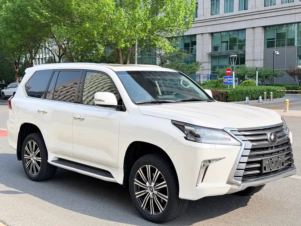 Lexus LX — фото 3