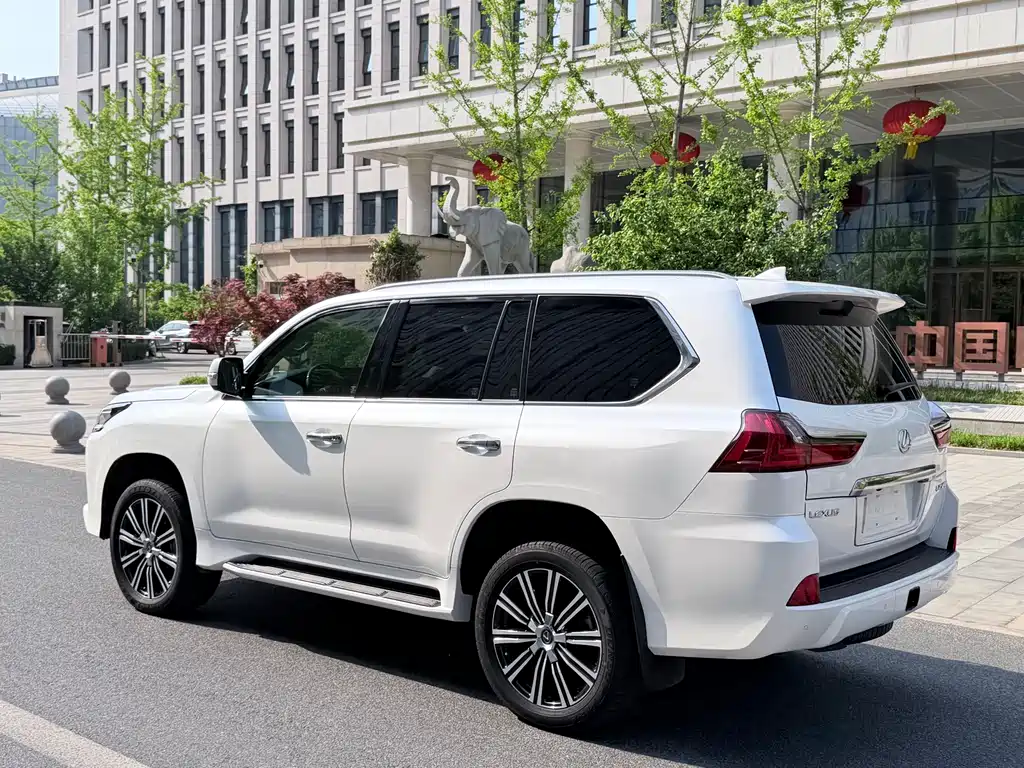 Lexus LX — фото 23