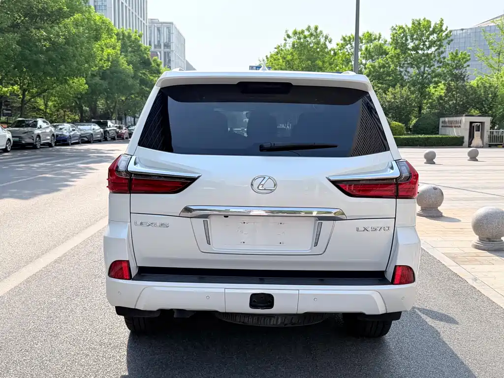 Lexus LX — фото 24