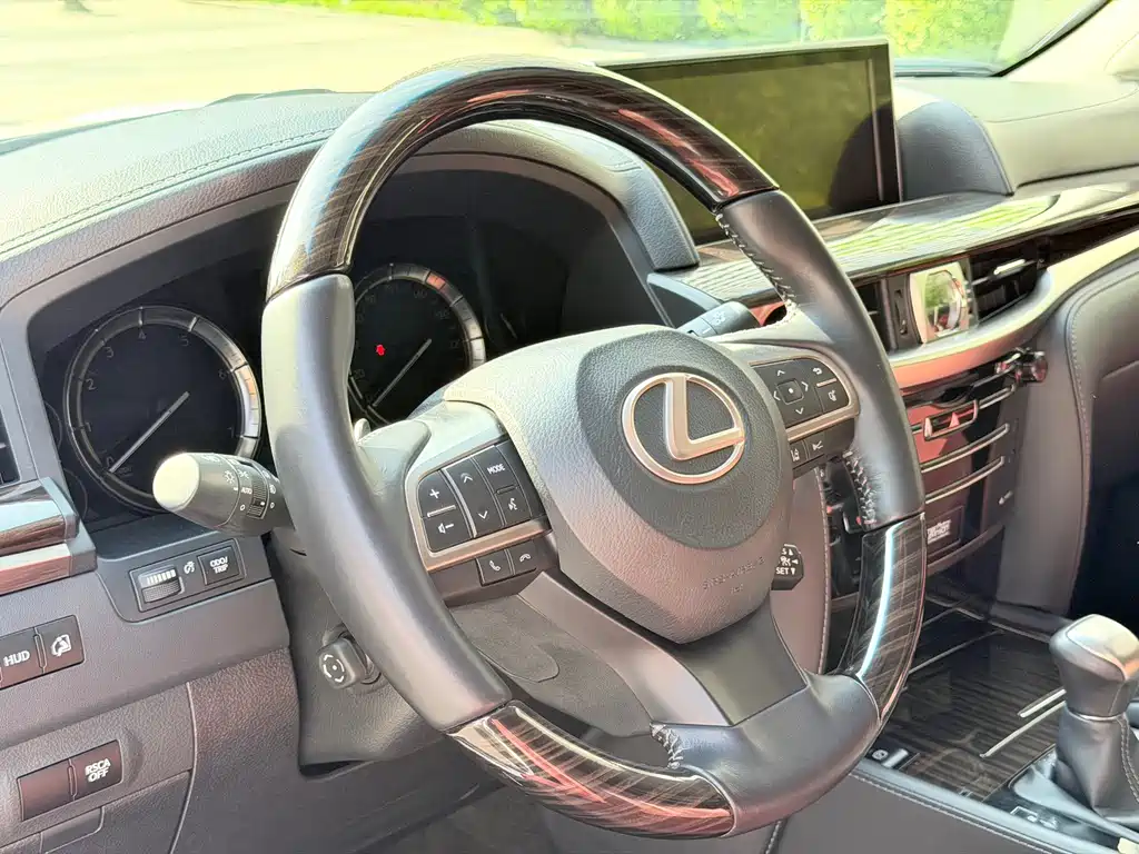 Lexus LX — фото 4