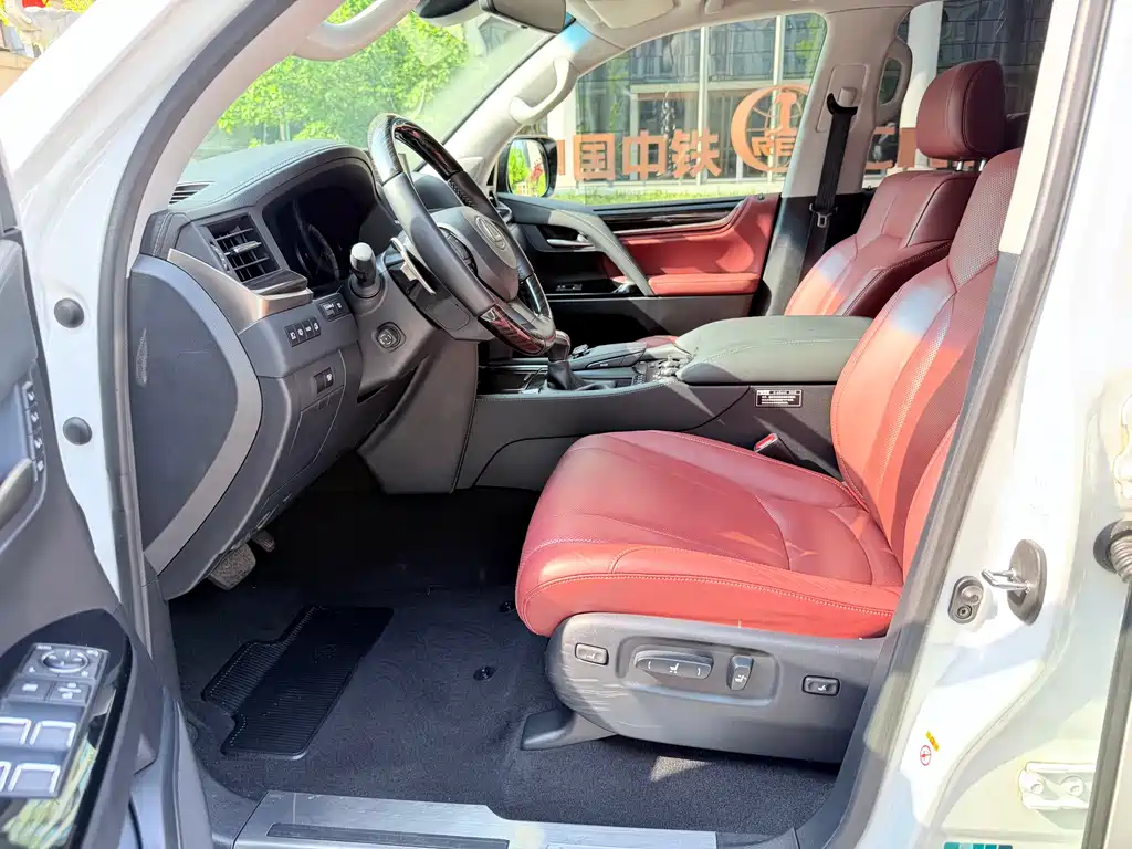 Lexus LX — фото 9