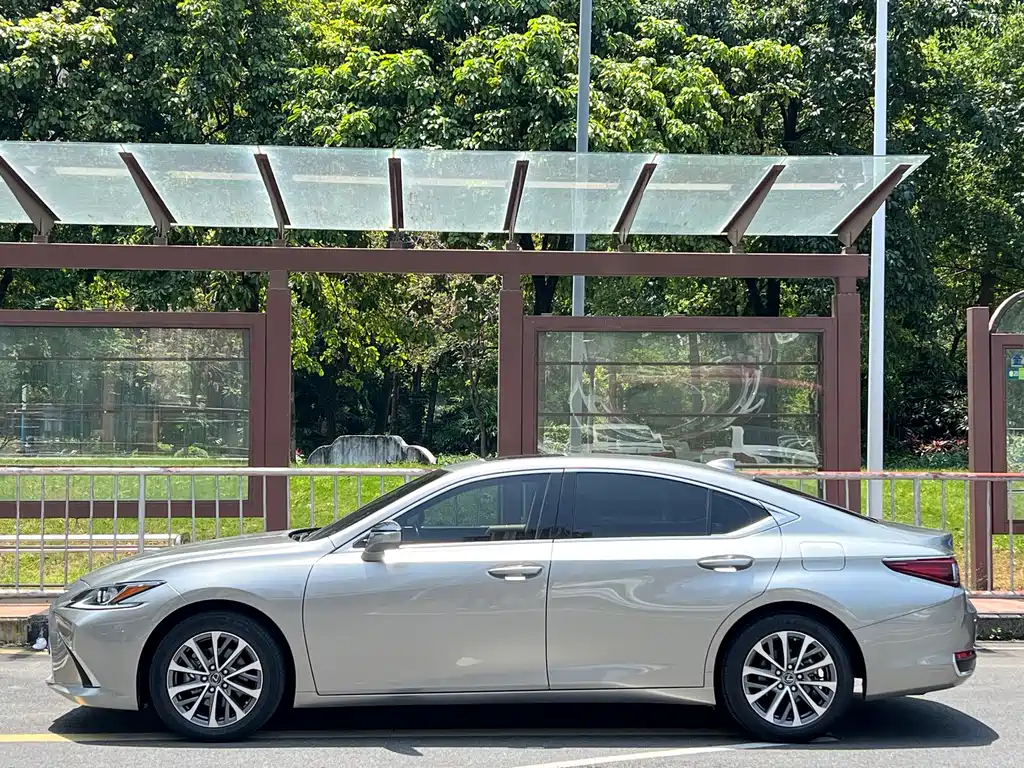 Lexus ES — фото 2