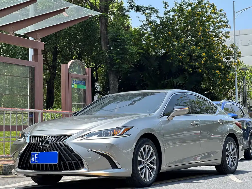 Lexus ES — фото 26