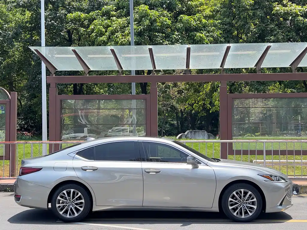 Lexus ES — фото 4