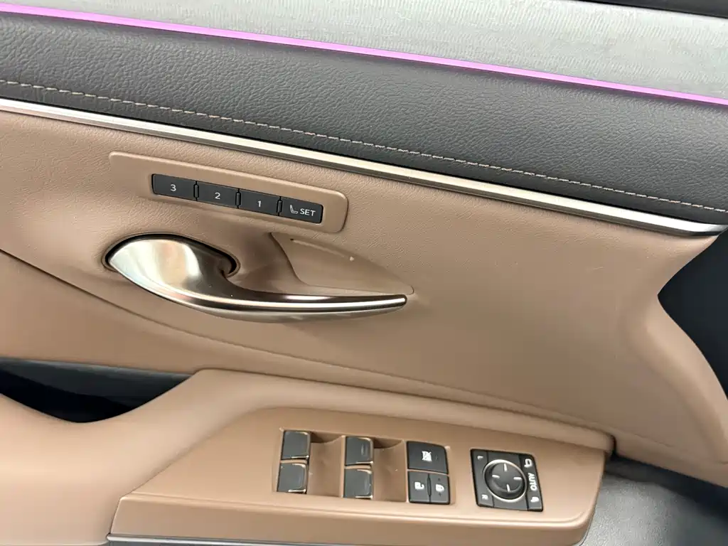 Lexus ES — фото 10