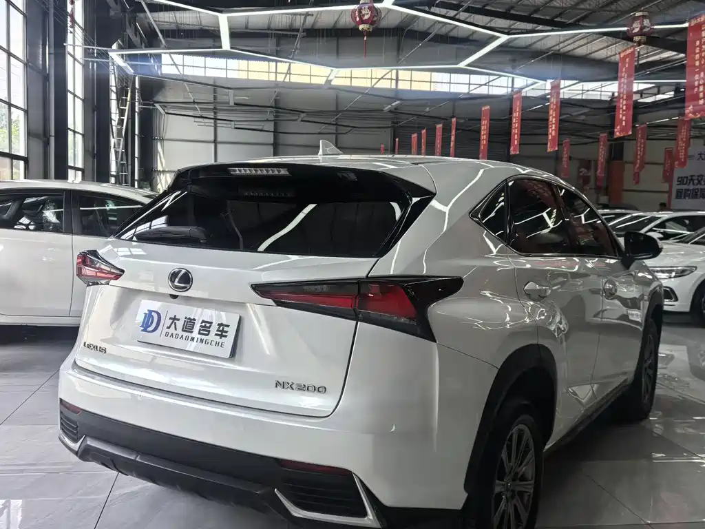 Lexus NX — фото 6