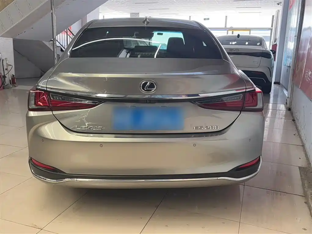 Lexus ES — фото 13