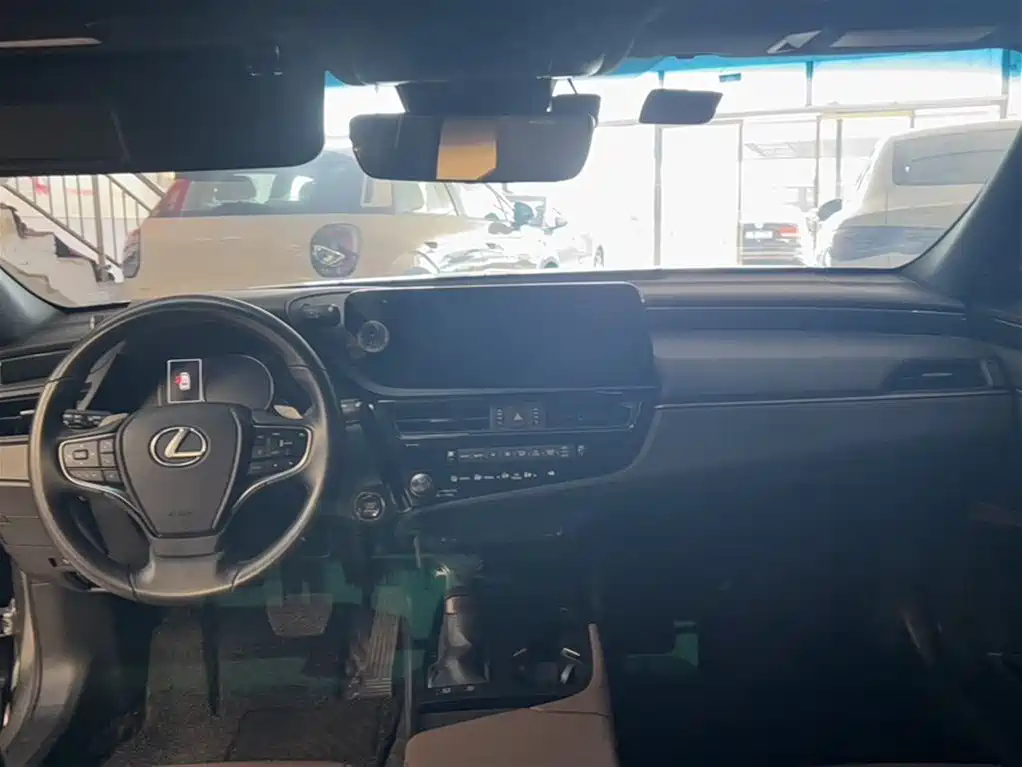 Lexus ES — фото 18