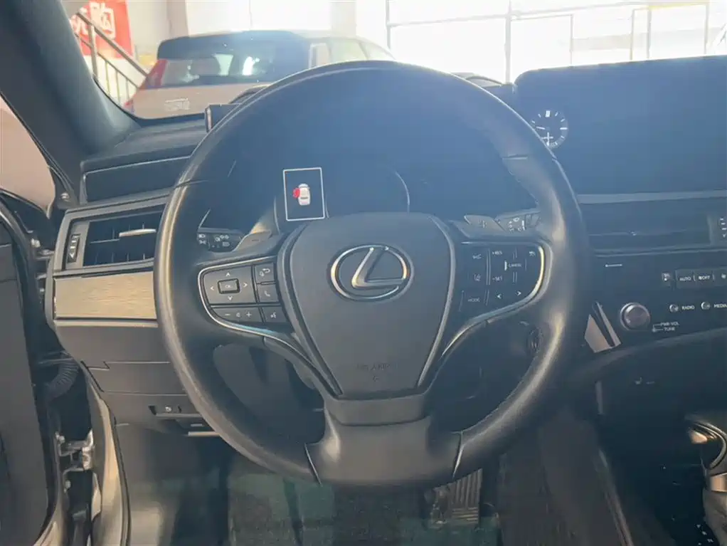 Lexus ES — фото 3