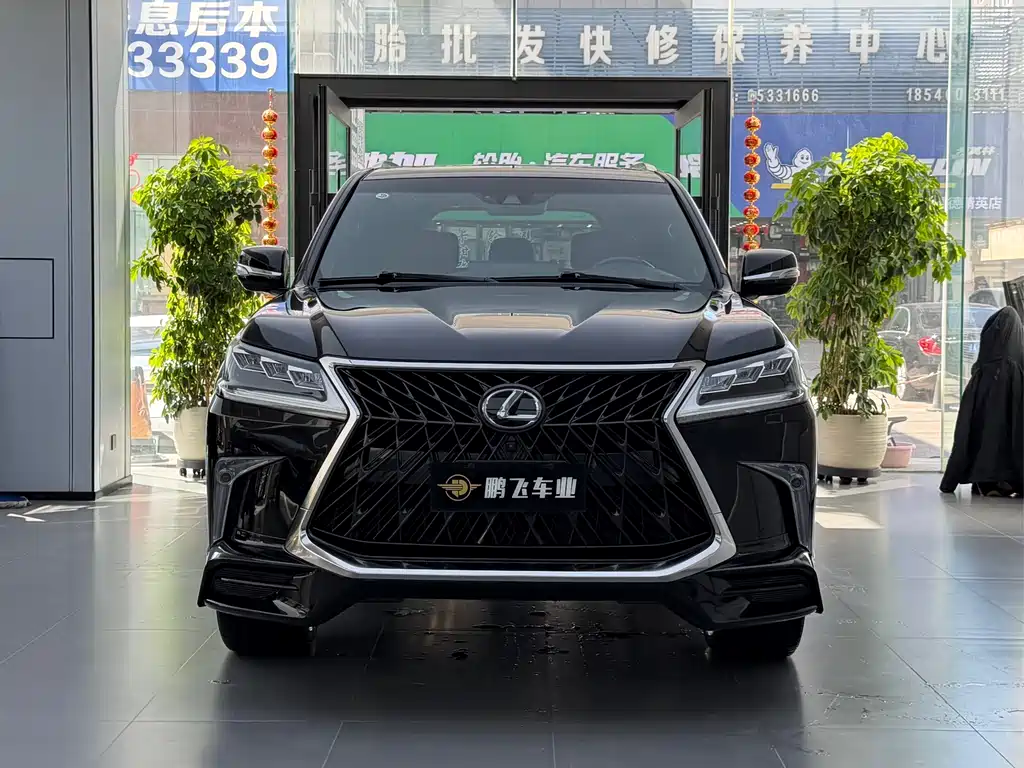 Lexus LX — фото 2